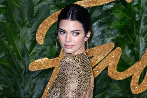 Kendall Jenner pose entièrement nue pour un célèbre magazine